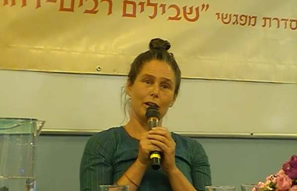 שיחת דהרמה עם ענת צחור: מה אנחנו עושים על הכרית – בודהיזם בישראל